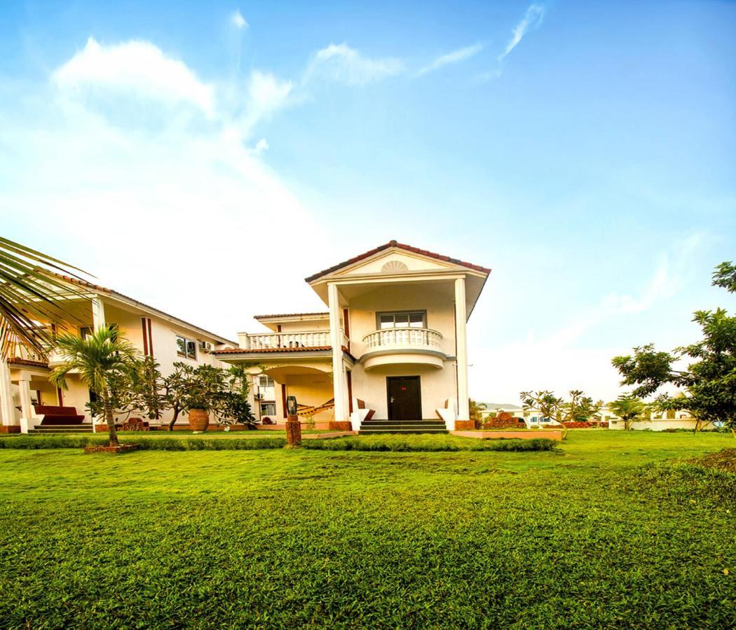 Span Suites & Villa Morjim Eksteriør bilde