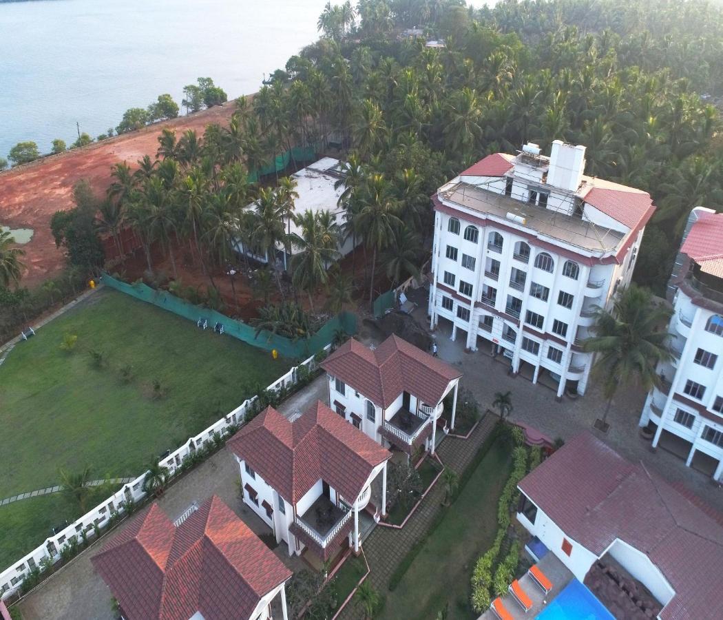 Span Suites & Villa Morjim Eksteriør bilde